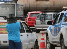 Venda de gasolina a preço justo nesta tarde (17), em Catu foi um sucesso