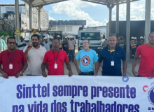 SINTTEL faz protesto contra demissão de trabalhador